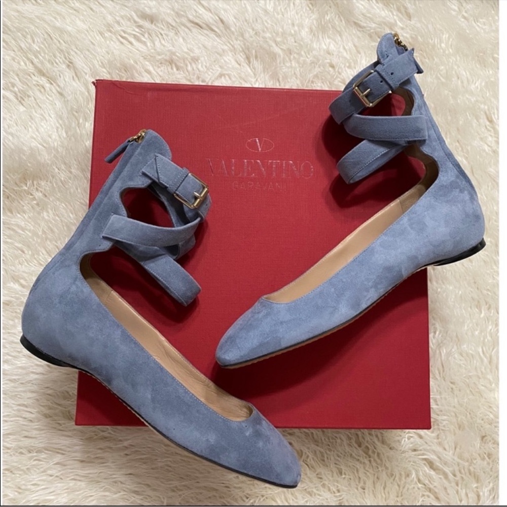 🔥HUGE SALE🔥 VALENTINO ankle wrap gold hardware Blue Suede Rubino Flats